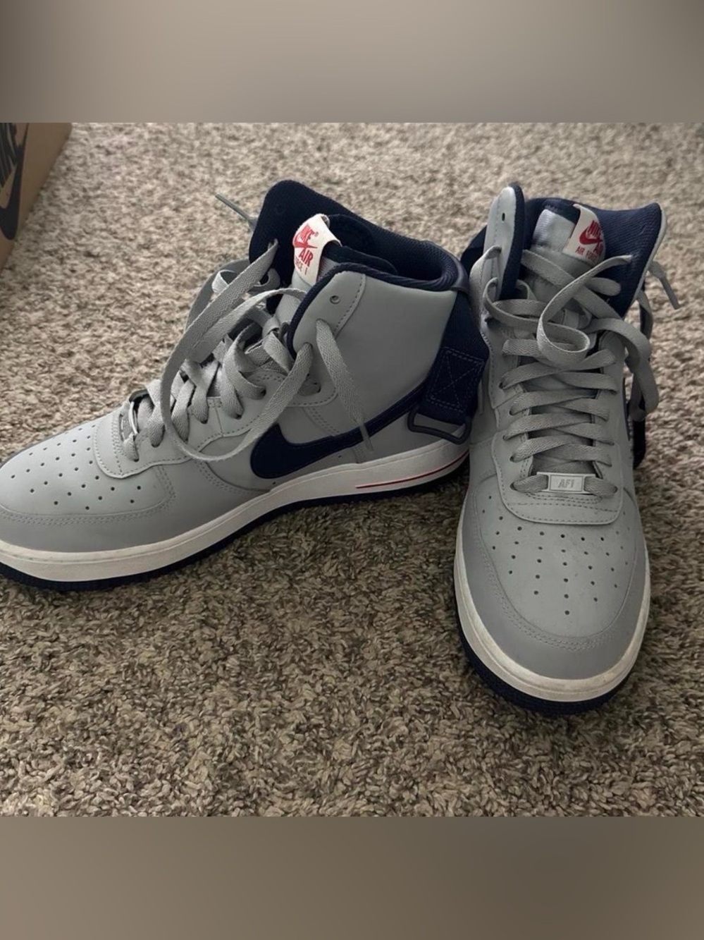 Nike High-Top Sneakers in Light Gray and Navy Blue